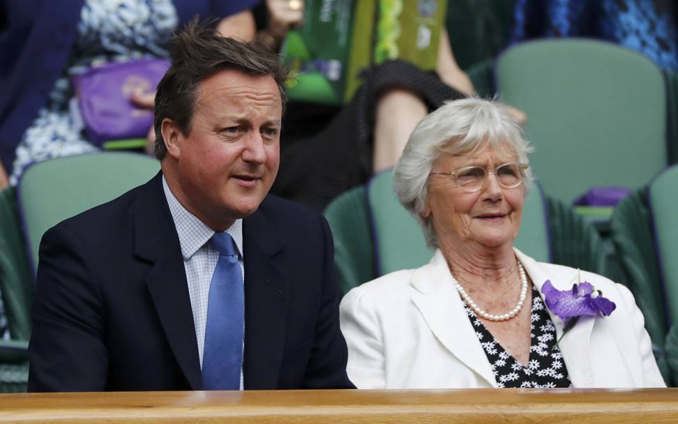 David Cameron con mamma Mary (Reuters)